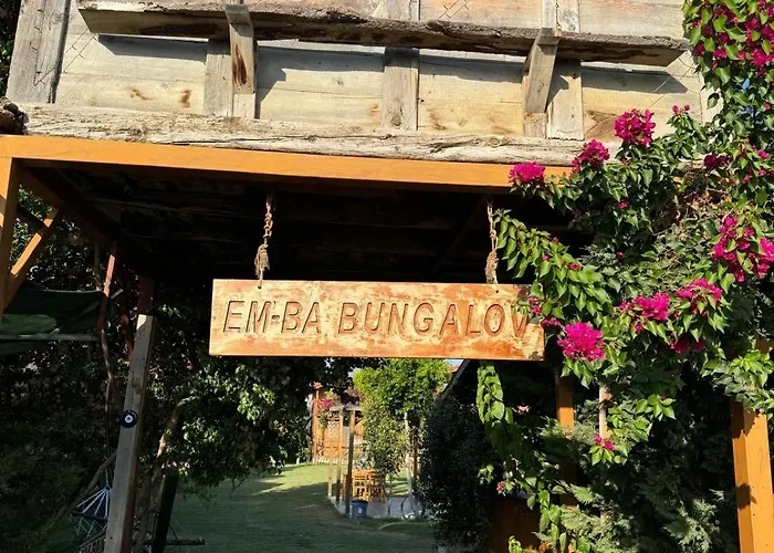 Em-ba Butik 3* デムレ