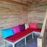 Bed & Breakfast Em-ba Butik 3*