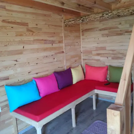 Bed and breakfast Em-ba Butik 3*